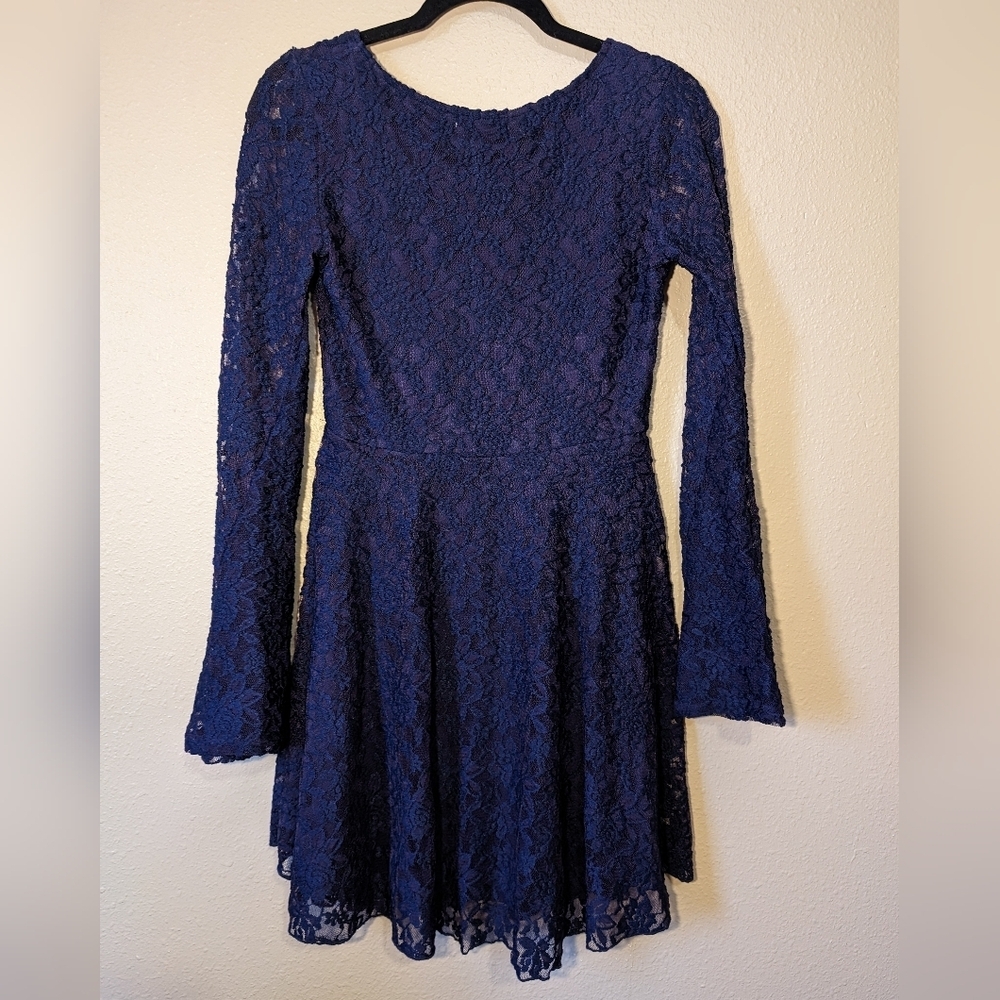 NWT Roberta Navy lace dress with bell sleeves size Medium - Picture 4 of 6